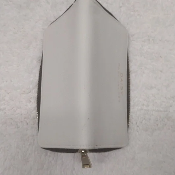 Daisy Marc Jacobs Pouch White Ivory Wallet Clutch - Picture 11 of 11